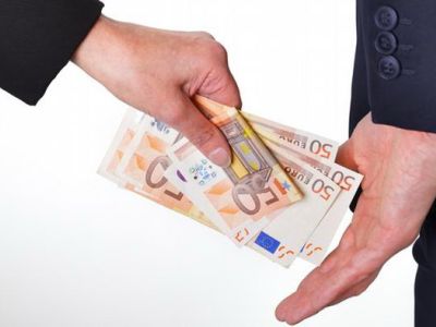 Majority of Greek Cypriots believes corruption is a major problem, survey shows