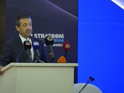 Dışişleri Bakanı Ertuğruloğlu, “Daha Adil Bir Dünya Mümkün” panelinin açılışında konuştu:  “Çözüm, iki komşu devlet olarak yola devam etmek”