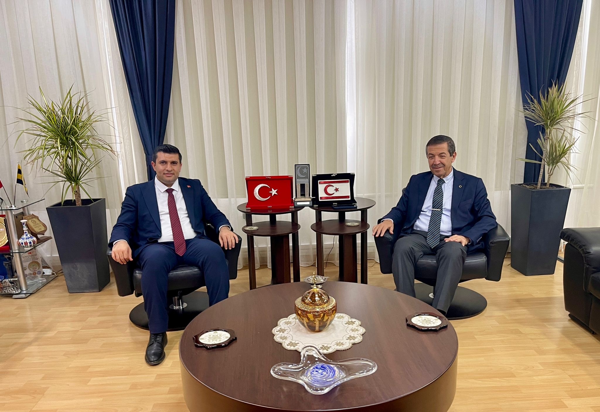 Dışişleri Bakanı Ertuğruloğlu, TÜRKGEF Başkanı Bayduz’u kabul etti