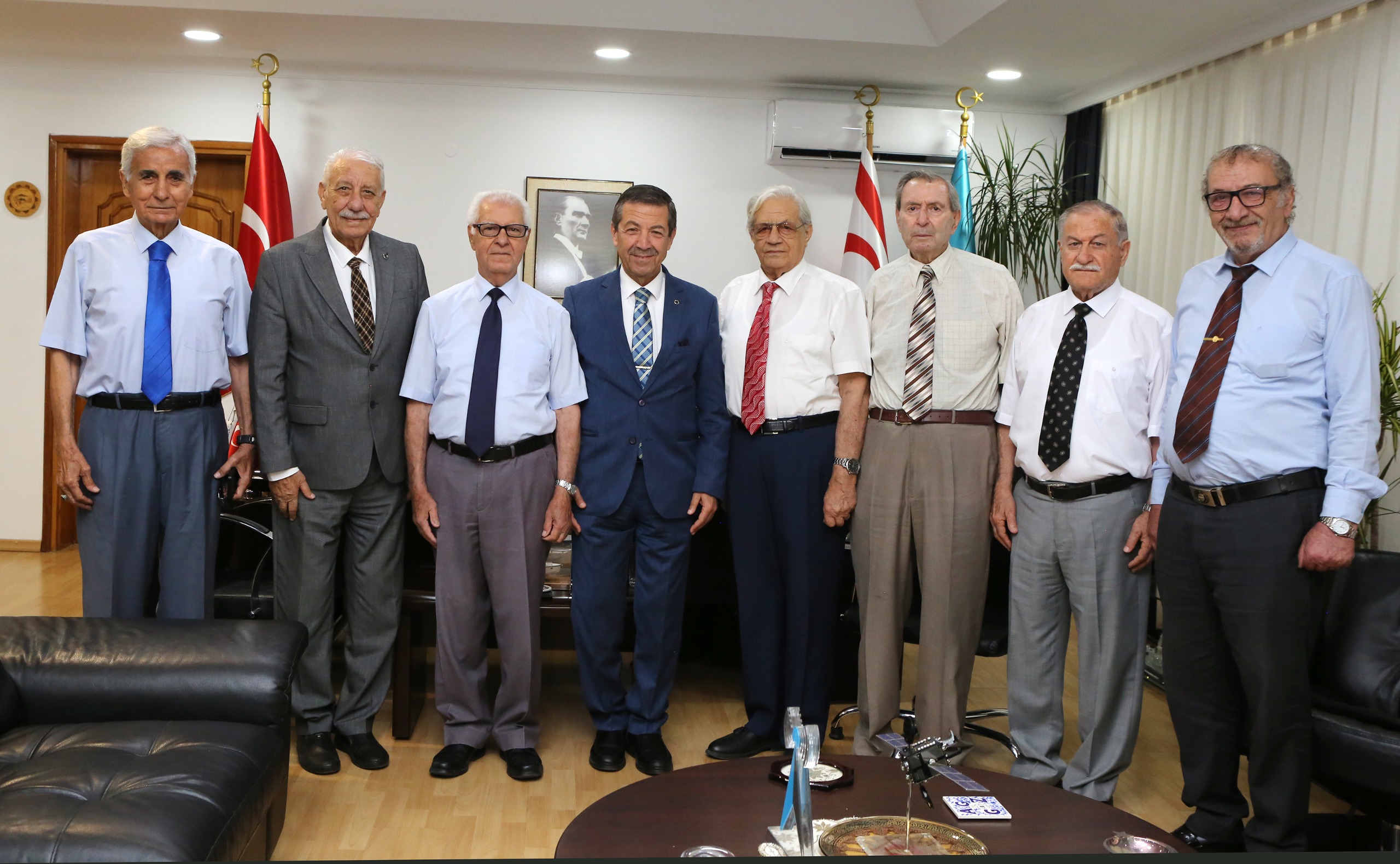 Ertuğruloğlu, TMT Mücahitler Derneği Heyetini kabul etti