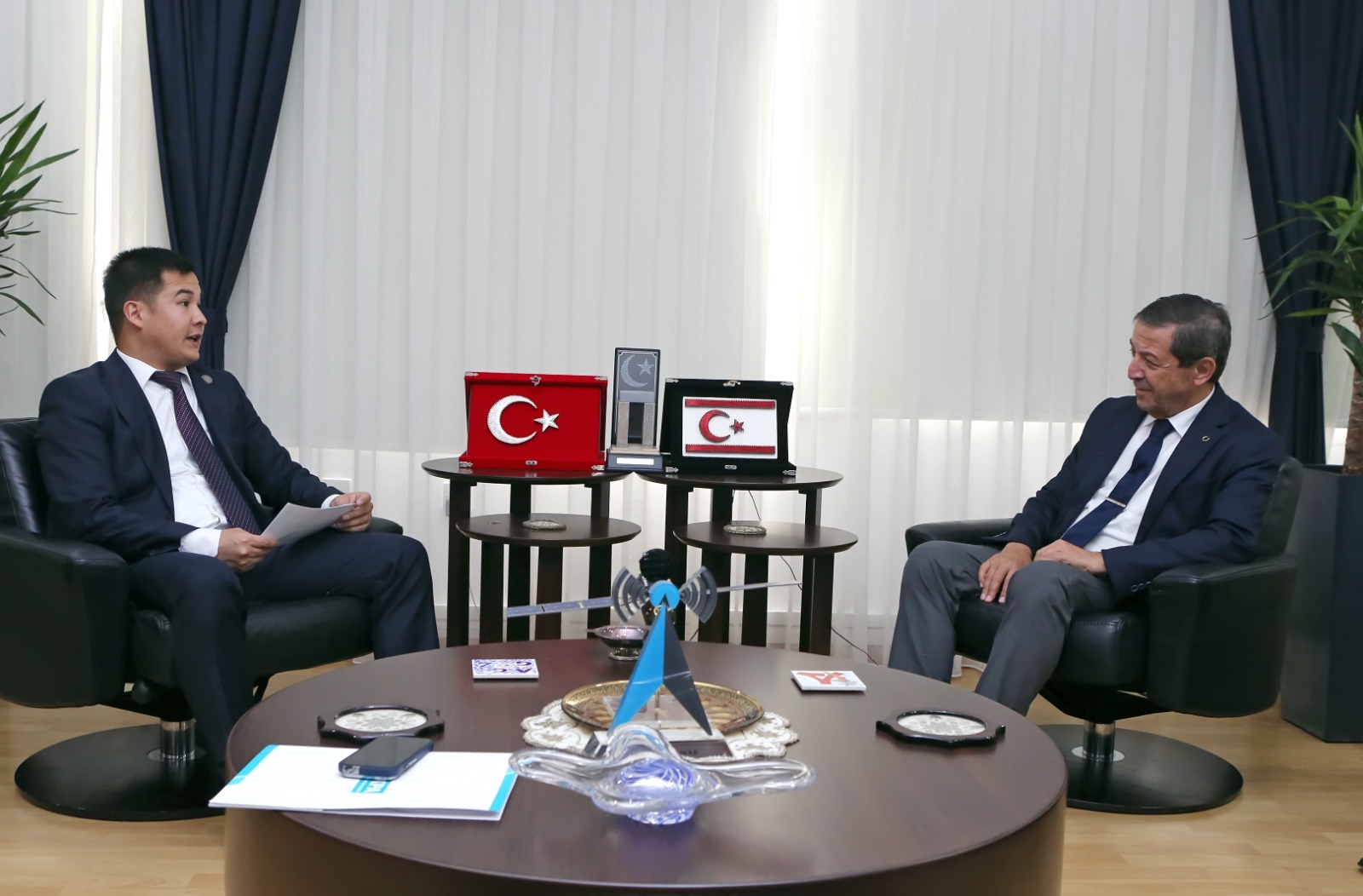 Foreign Minister Ertuğruloğlu receives TÜRKPA Delegation