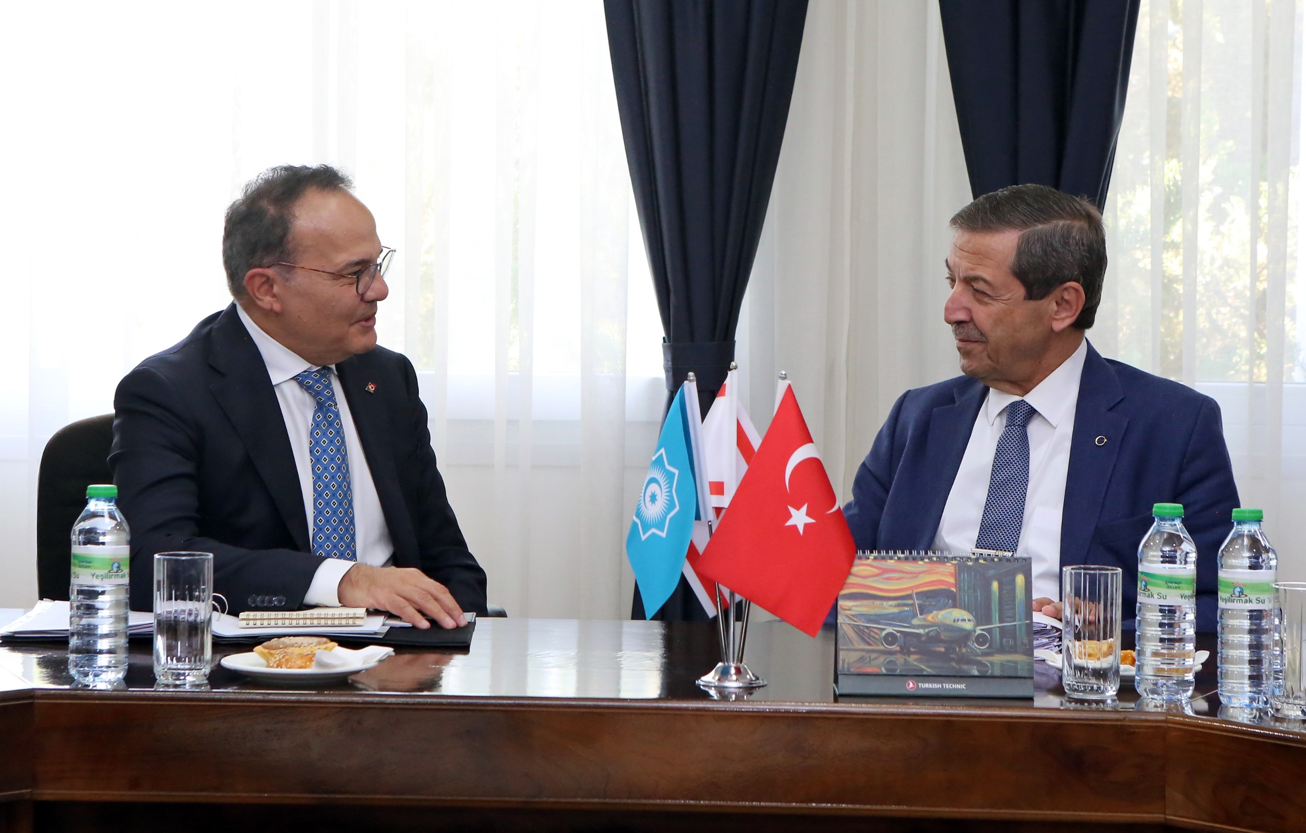 Dışişleri Bakanı Ertuğruloğlu, Türkiye Dışişleri Bakan Yardımcısı Büyükelçi Bozay’ı kabul etti