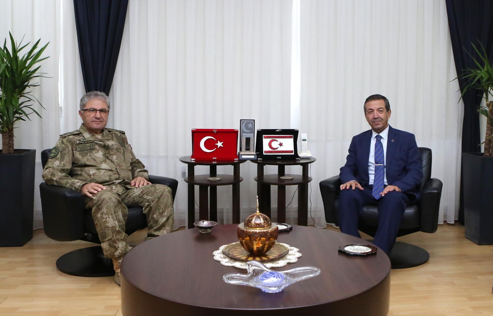 Dışişleri Bakanı Ertuğruloğlu, Kara Kuvvetleri Komutanı Orgeneral Tokel ile görüştü