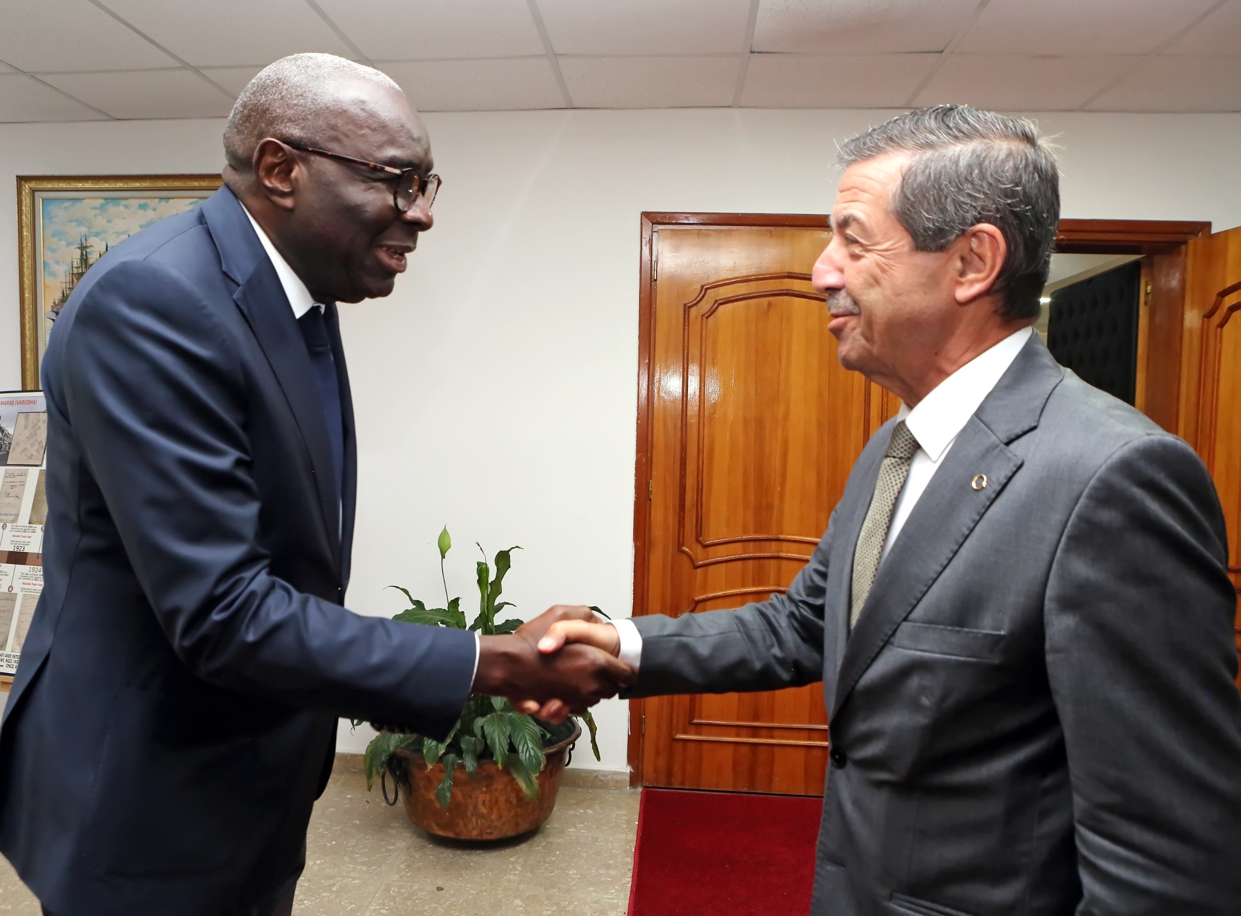 Bakan Ertuğruloğlu, BMGS'nin Kıbrıs Özel Temsilcisi ve UNFICYP Misyon Şefi Diagne ile görüştü