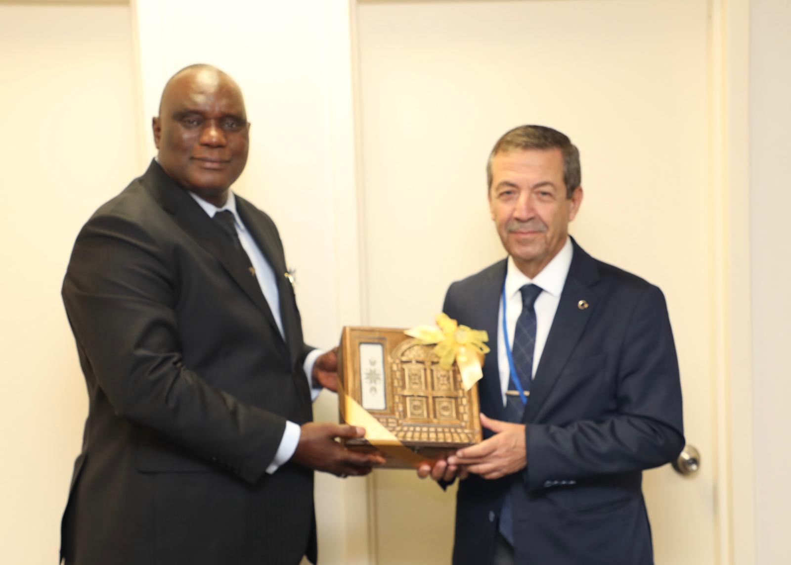 Foreign Minister Ertuğruloğlu meets with Gambian Foreign Minister Njie
