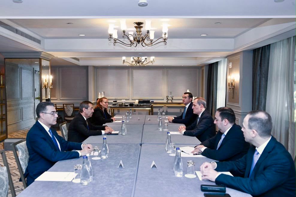 Foreign Minister Ertuğruloğlu meet with his Azerbaijani counterpart Bayramov