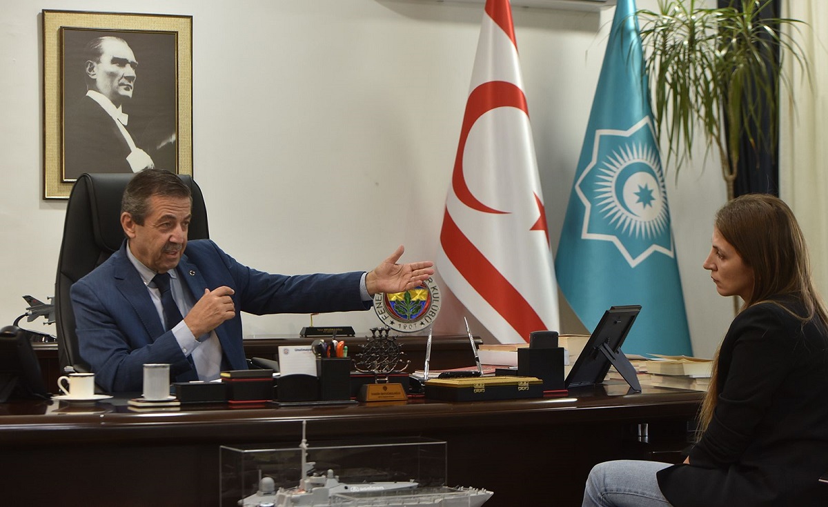 Dışişleri Bakanı Ertuğruloğlu, Hristodulidis’in “BM kararlarıyla ilgili tam mutabakat” iddiasına yanıt verilmemesini eleştirdi: