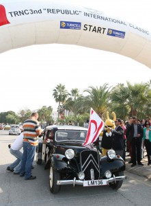 Dışişleri Bakanı Nami, Klasik Araba Rallisi etkinliğine katıldı. (17 Kasım 2013)