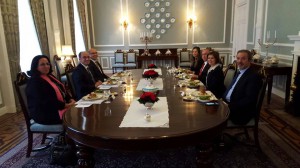 Dışişleri Bakanı Emine Çolak,  TC Londra Büyükelçisi Abdurrahman Bilgiç  ile TC Büyükelçilik Rezidansı’nda biraraya geldi