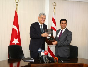 Minister of Foreign Affairs Özdil Nami meets with Turkish Minister for EU Affairs and Chief Negotiator Volkan Bozkır in his office.