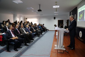 İTO Başkanı Demirtaş, Kıbrıs ekonomisi ile ilgili bir sunum yaptı.