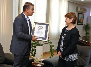 Foreign Affairs Minister Emine Çolak received Cem Karabay who broke the world record for the longest stay underwater between the dates of 17-20 July 2015. 